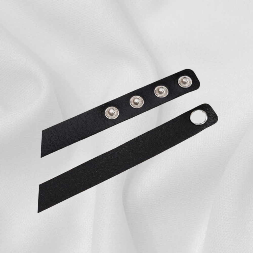 Black Choker with a Metal Silver Heart - Picture 4 of 5